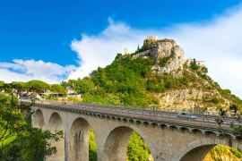 A Complete Guide to Experiencing the Best Hop-On, Hop-Off Bus Tours Globally